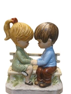 💧1971 Gordham Moppets Ceramic Boy & Girl On Bench